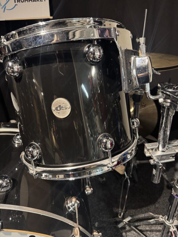 DS Drumsound Evo 2.0 i svart lack. 26x14, 13x11, 18x15" 8900kr - Bild 4